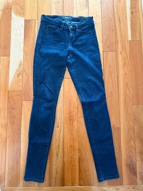 Women’s Guess Dark Blue Skinny Jeans Faux Leather Back Pockets size 26